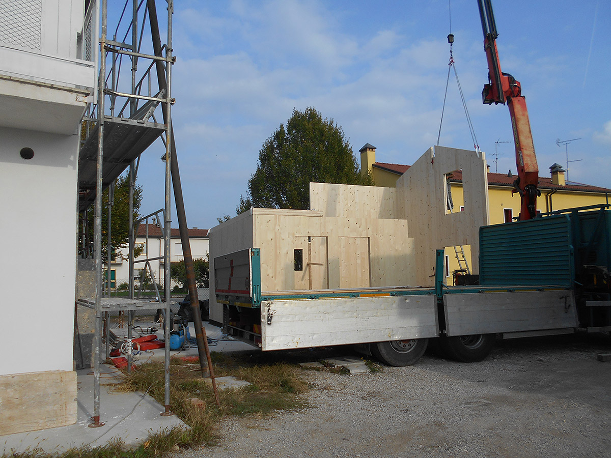 Monolocale prefabbricato in legno ricavato da una pertinenza esistente