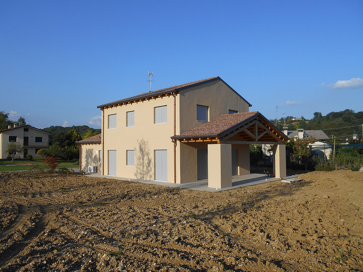 Nuova casa in legno