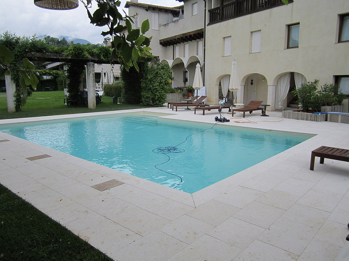 Realizzazione di una piscina per un hotel 4